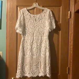 Lulu’s white dress